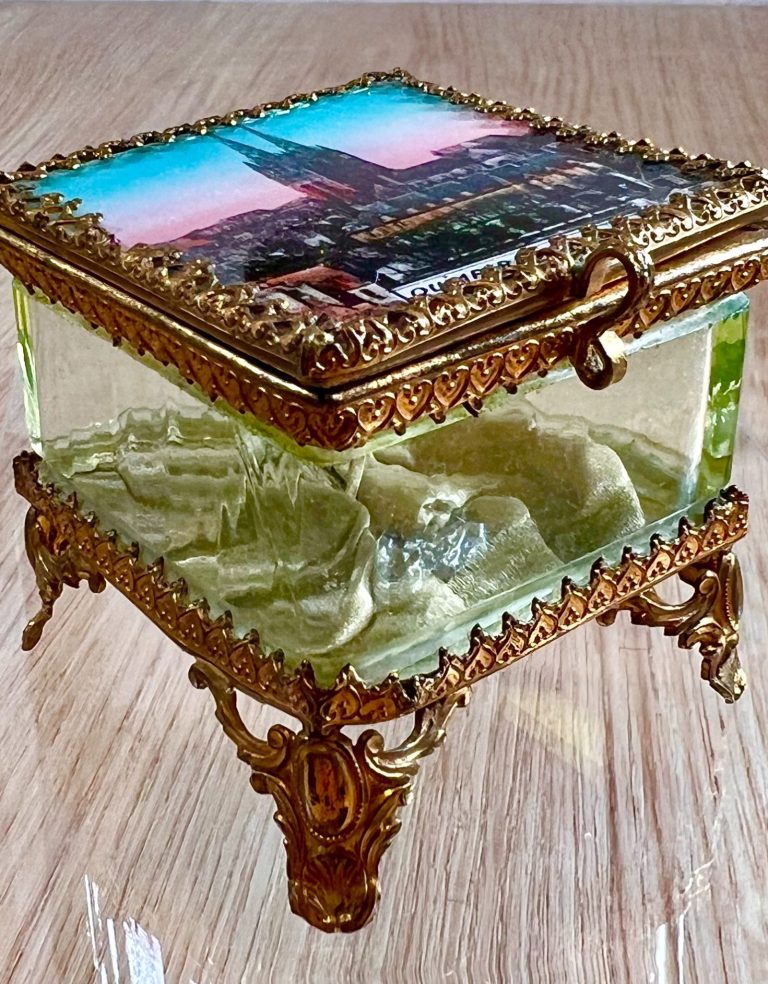 Quimper cathedral souvenir trinket box – vaseline uranium glass Antique French trinket box with hand-colored cathedral image and vaseline glass sides on brass feet