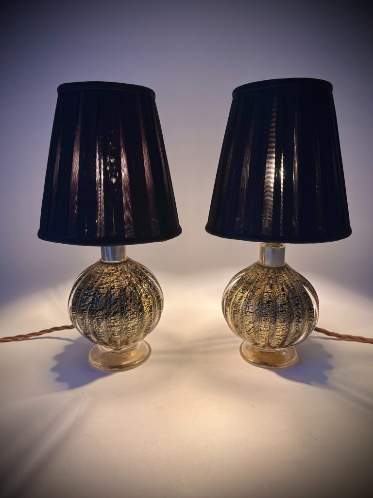 Pair of Murano Sommerso Gold & Black Ribbed Rigadin Murano Black‑and‑Gold Sommerso Lamps with Rigadin Ribbing, 1950s–70s