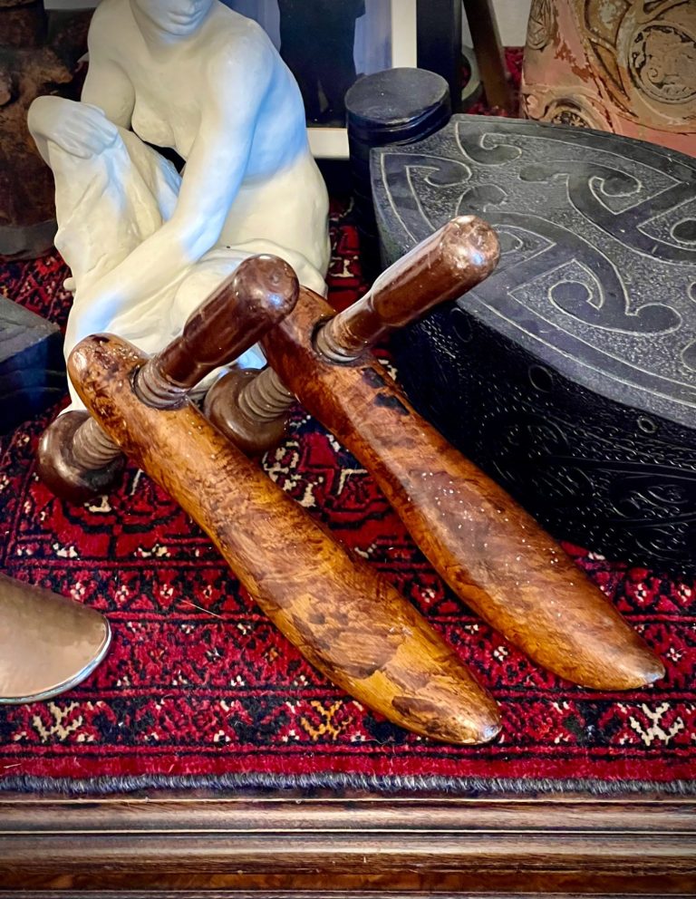 Victorian Shoe Stretchers – “Watts Patent” Lacquered Wood, ca. 1880s–1890s Victorian “Watts Patent” ladies shoe stretchers in lacquered hardwood with turned handles and mechanical heel adjustment, circa 1880s–1890s