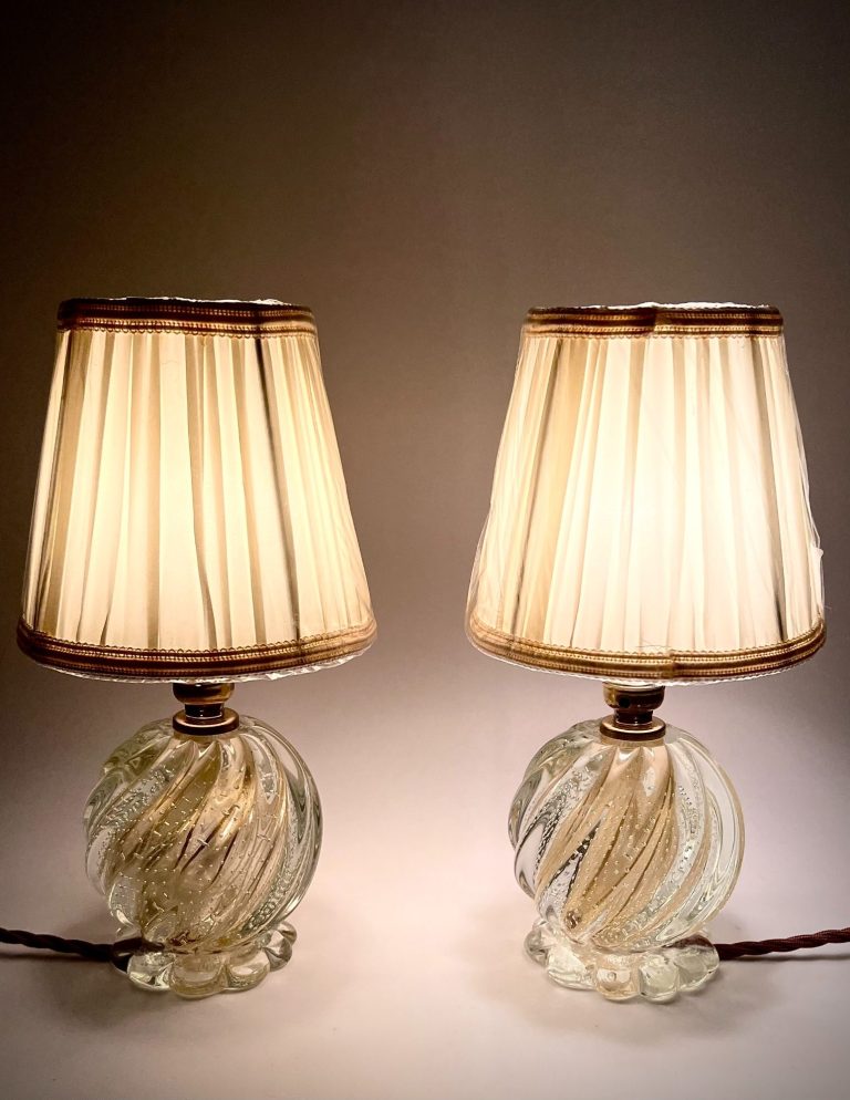 Murano Bullicante Glass Lamps – Pair (GESO, 1960s, in the style of Paolo Venini) Pair of Murano bullicante glass lamps with gold-toned swirl and scalloped bases, 1960s