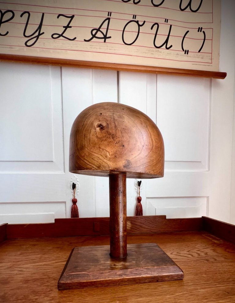 Wooden Hat or Wig Stand – Mid-20th Century Vintage wooden hat stand with sculpted dome (size 53), aged finish and patina.